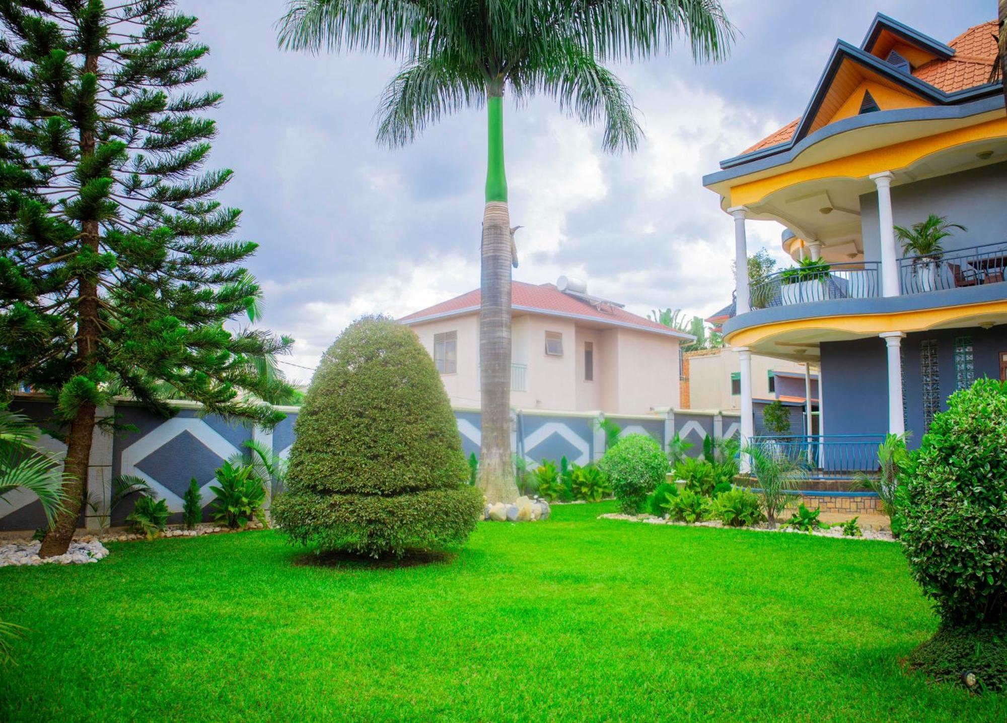 The Vibrant Lodge Gacuriro Кигали Екстериор снимка